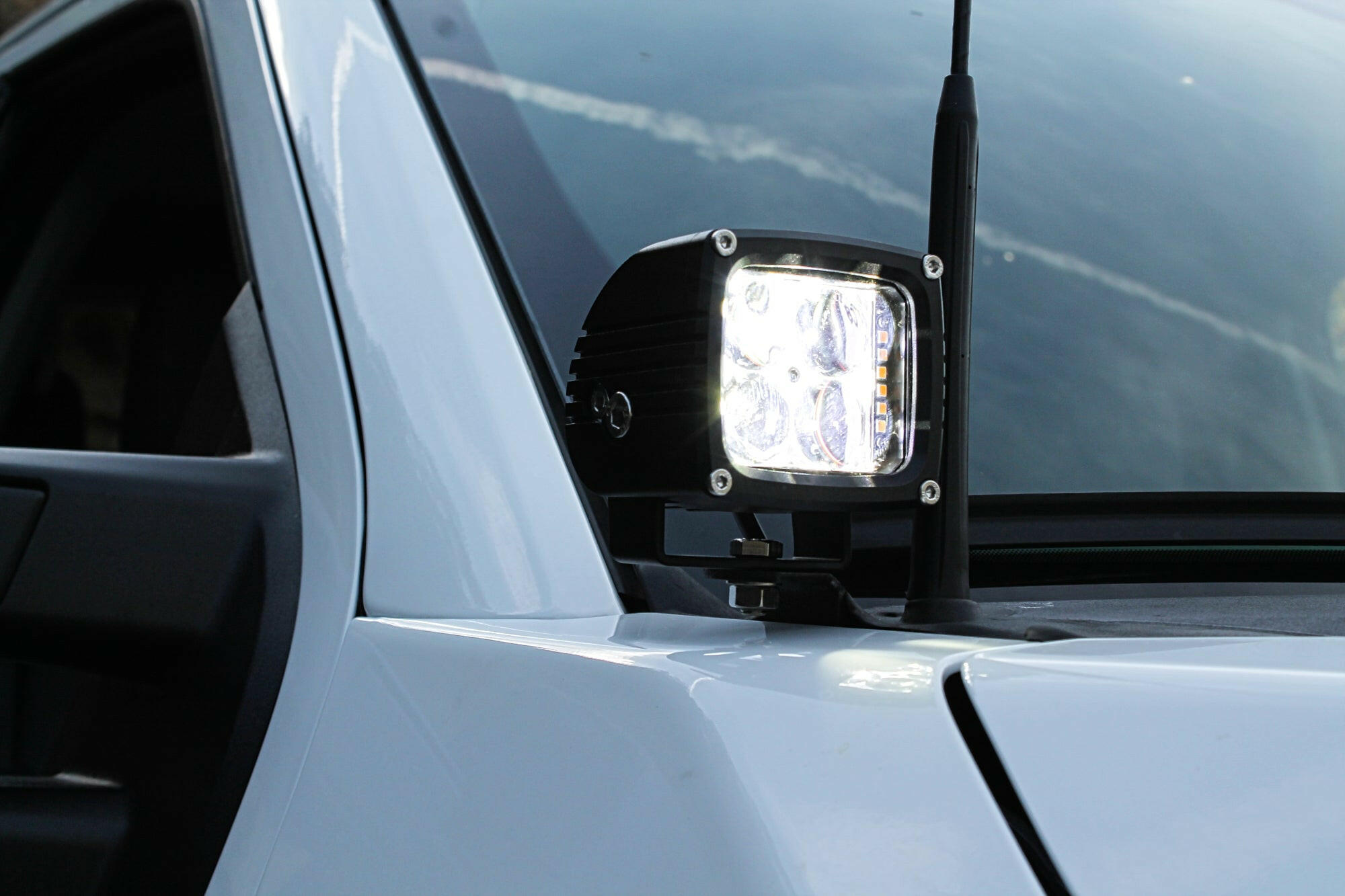 2023+ Ford Super Duty F250/350/450 Hood Mount Kit/Ditch Lights